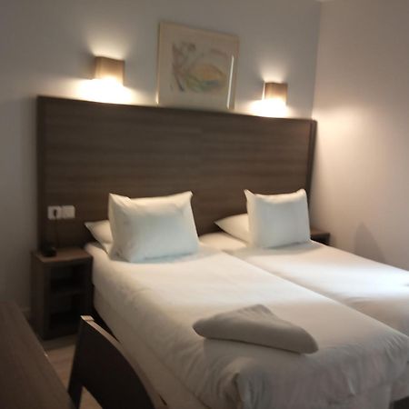 Hotel Du Globe 18 Paris Room photo